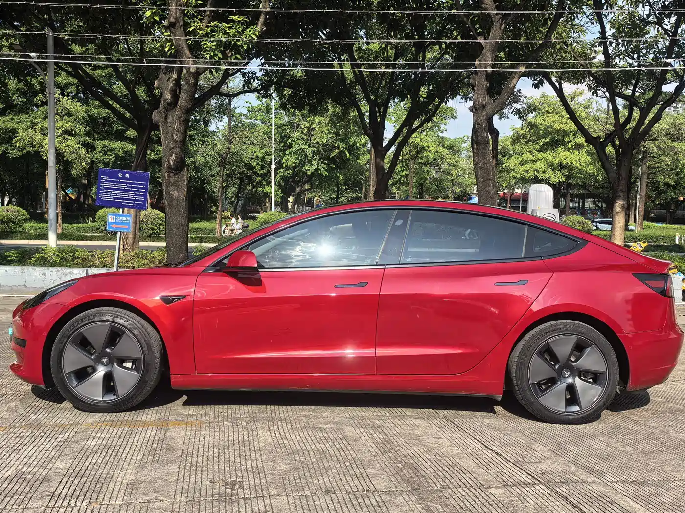 Фото 3 - Tesla Model 3