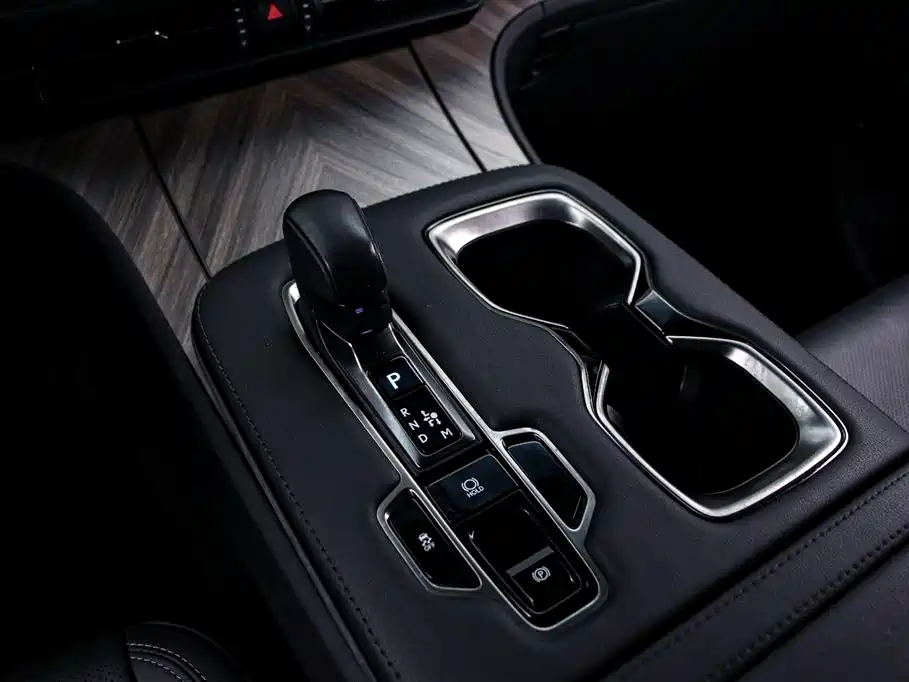 Lexus LM 2023 500h 6-Seater Prestige Edition фото 9