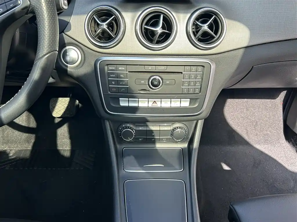 Mercedes-Benz CLA (Import) 2017 CLA 200 Dynamic фото 14