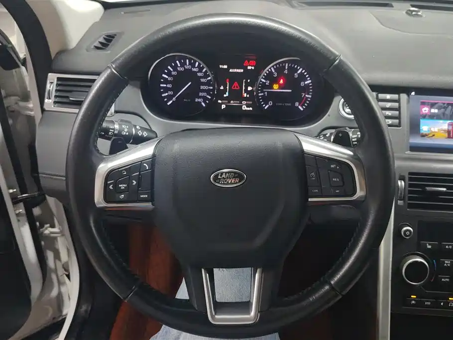 Land Rover Discovery Sport 2016 2.0T HSE фото 15