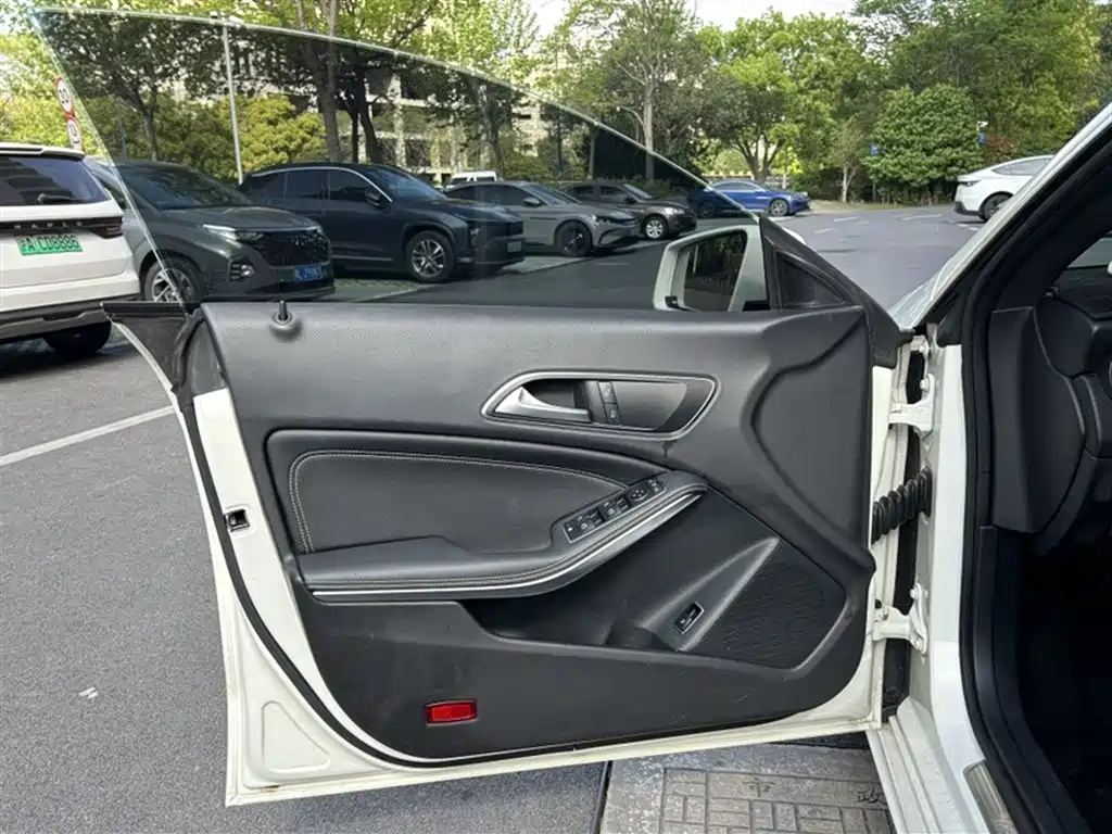 Mercedes-Benz CLA (Import) 2017 CLA 200 Dynamic фото 13