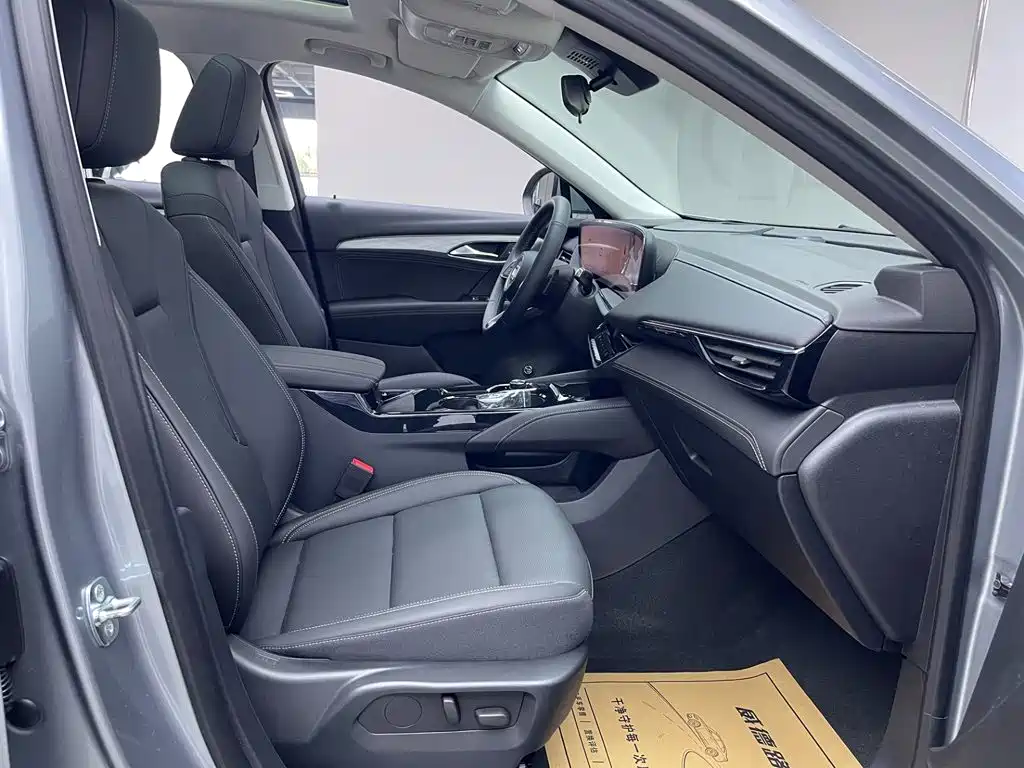 Photo 14 - Buick Envision S