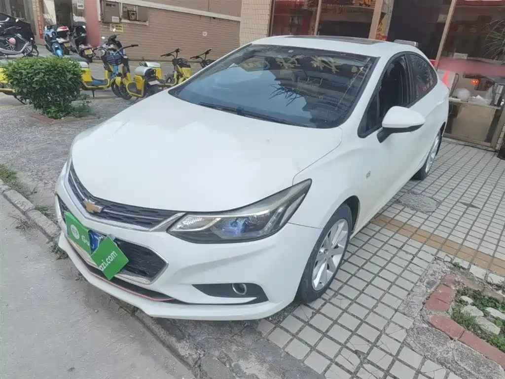 Chevrolet Cruze 2018 320 Automatic Pioneer Sunroof Edition