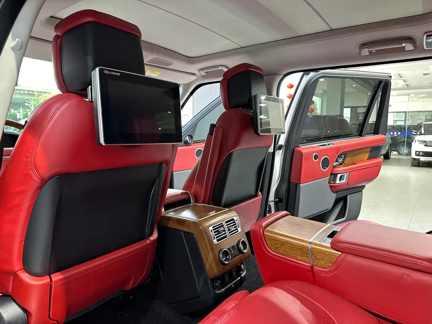 Land Rover Range Rover 2022 3.0 L6 400PS Prestige Genesis Extended Edition фото 15