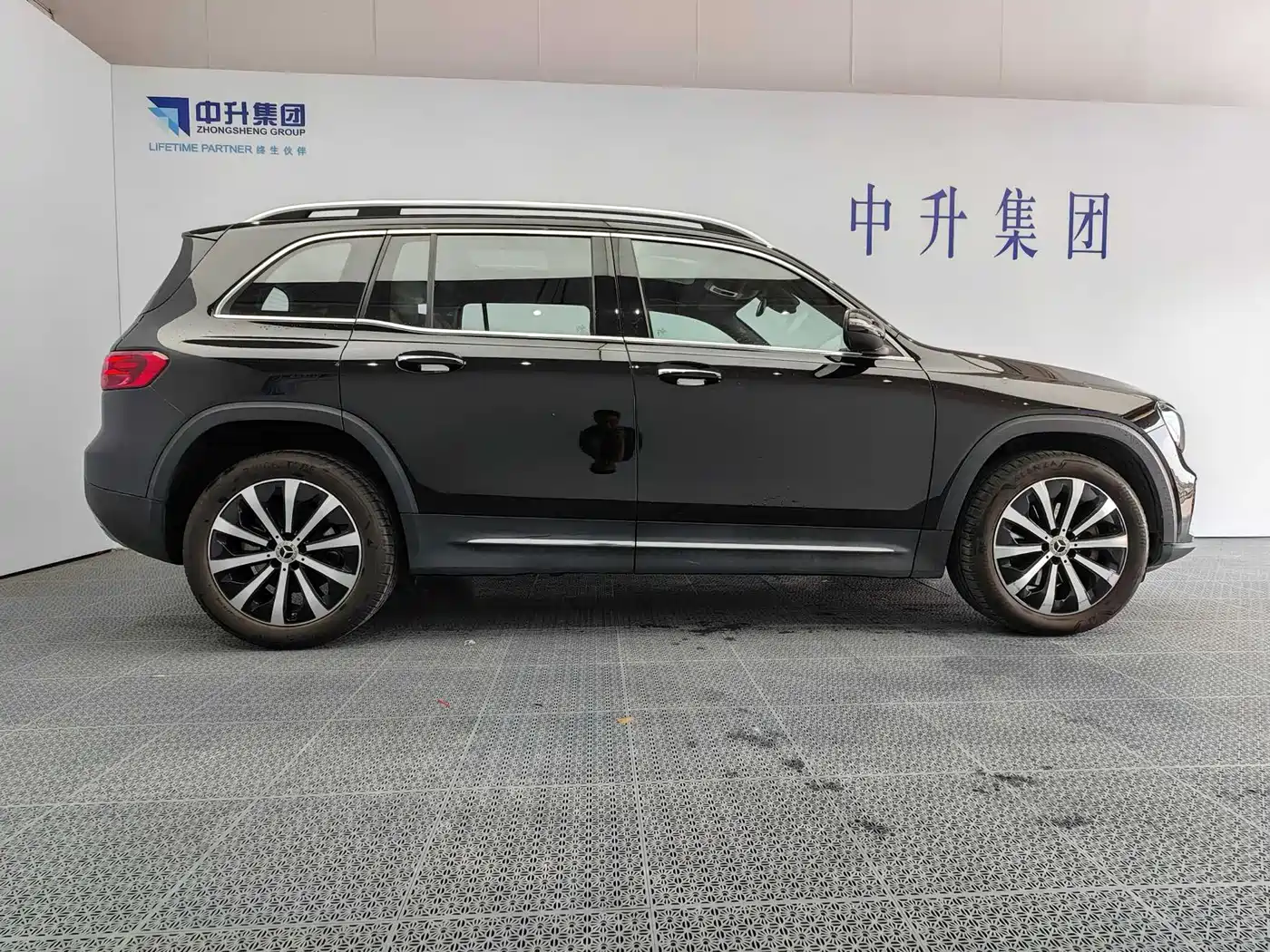 MERCEDES-BENZ GLB