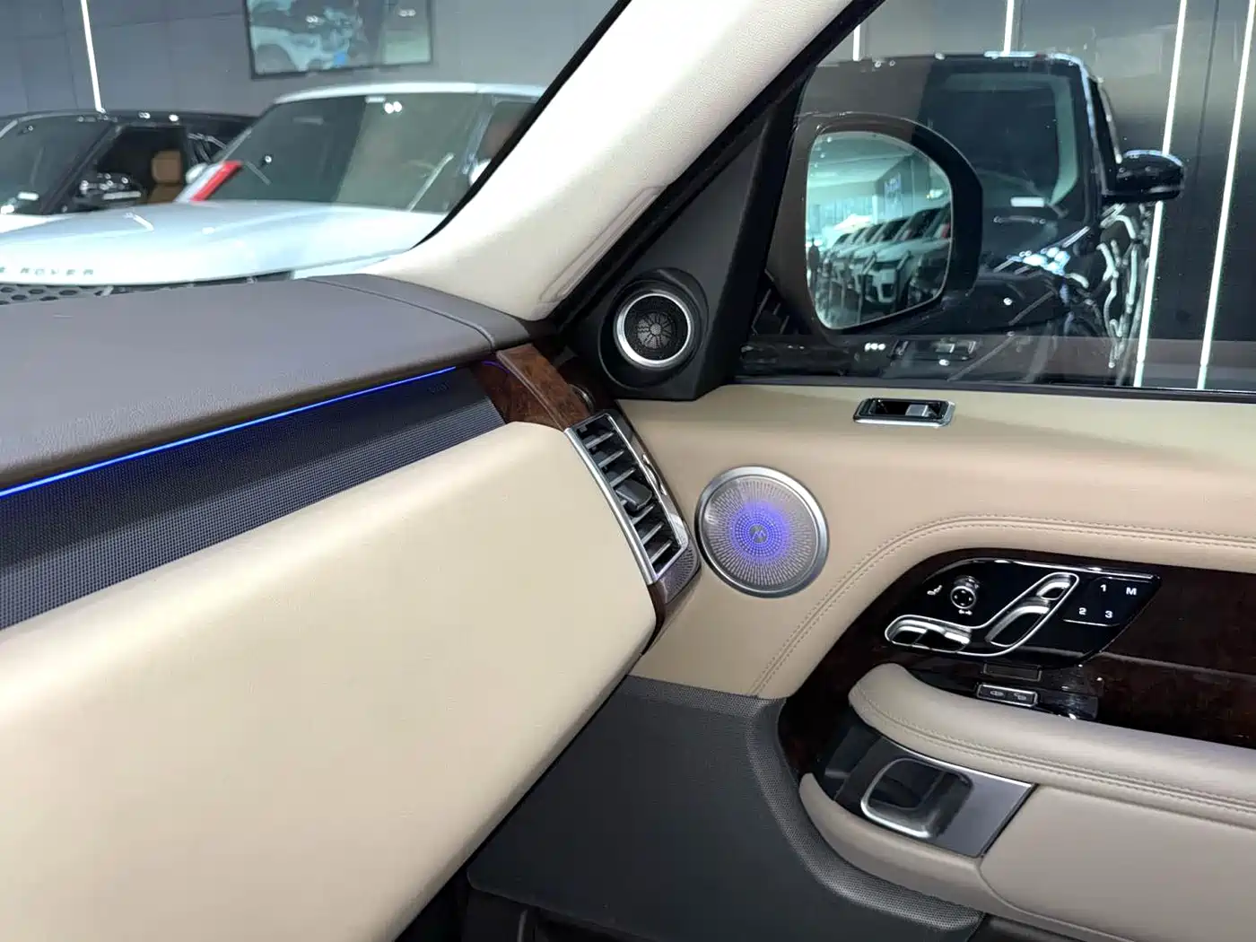 Land Rover Range Rover 2020 3.0 L6 Heritage Edition фото 6