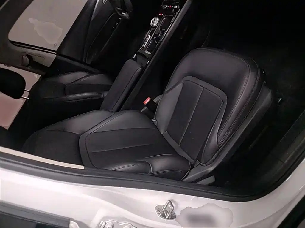 Фото 24 - Wuling Motors Wuling E5