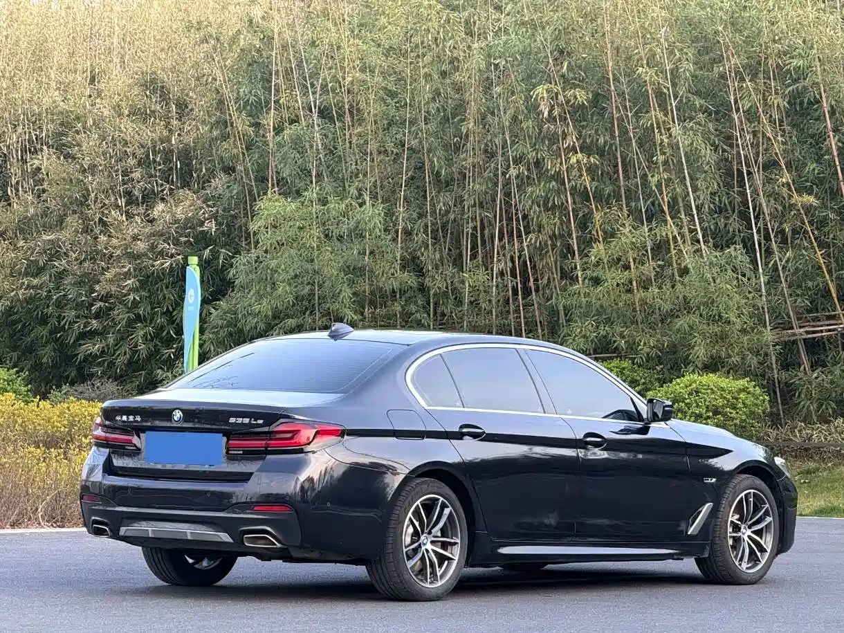 BMW 5 Series New Energy 2022 535Le M Sport Package фото 6