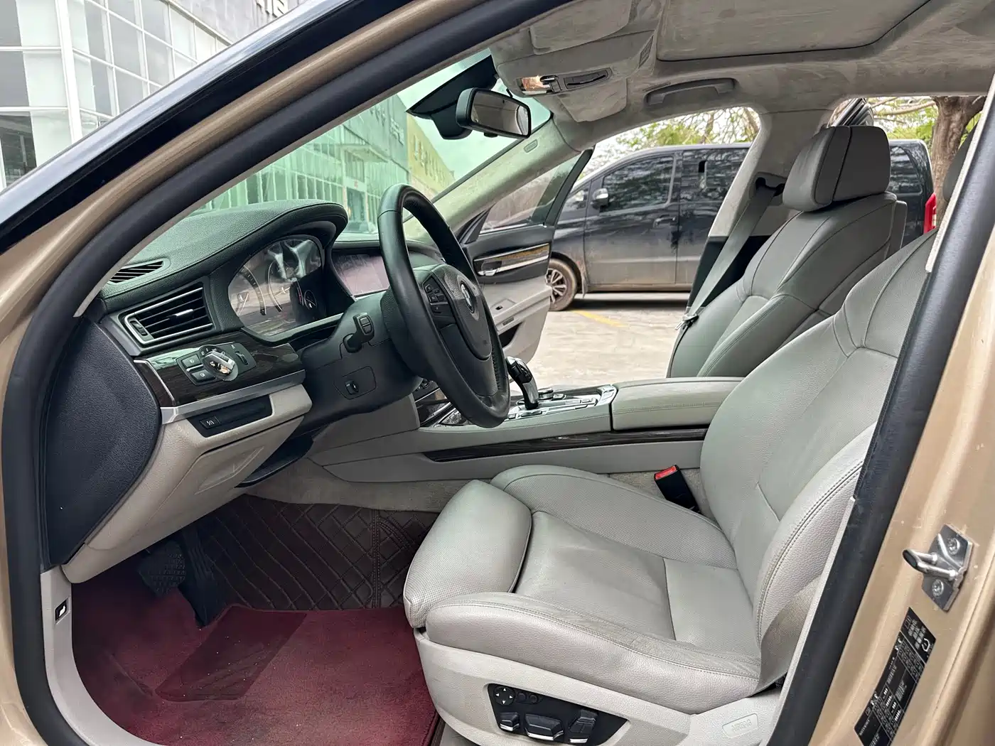 BMW 7 Series 2010 750Li фото 13