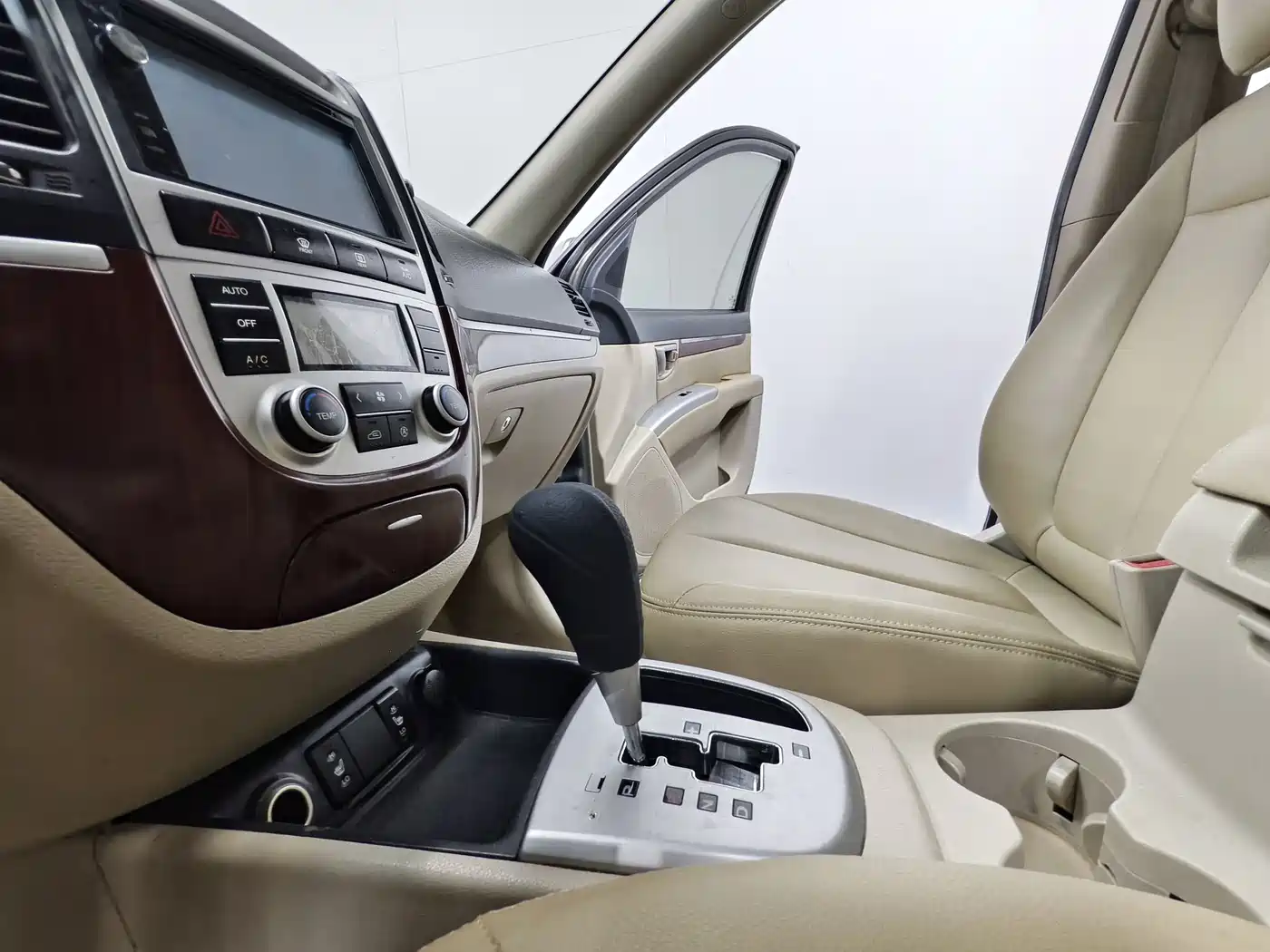 Hyundai Santa Fe Classic 2009 2.7 Luxury фото 12