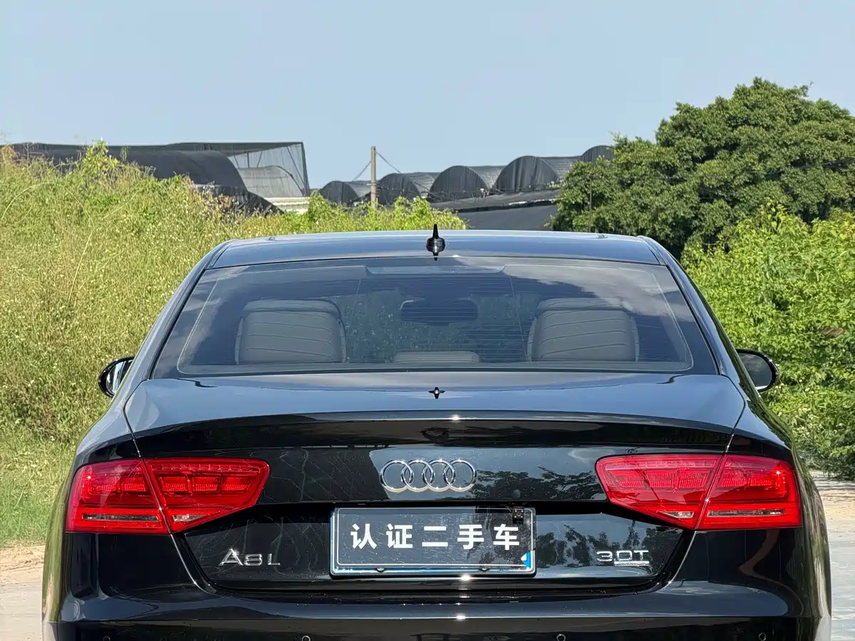 Фото 12 - Audi A8