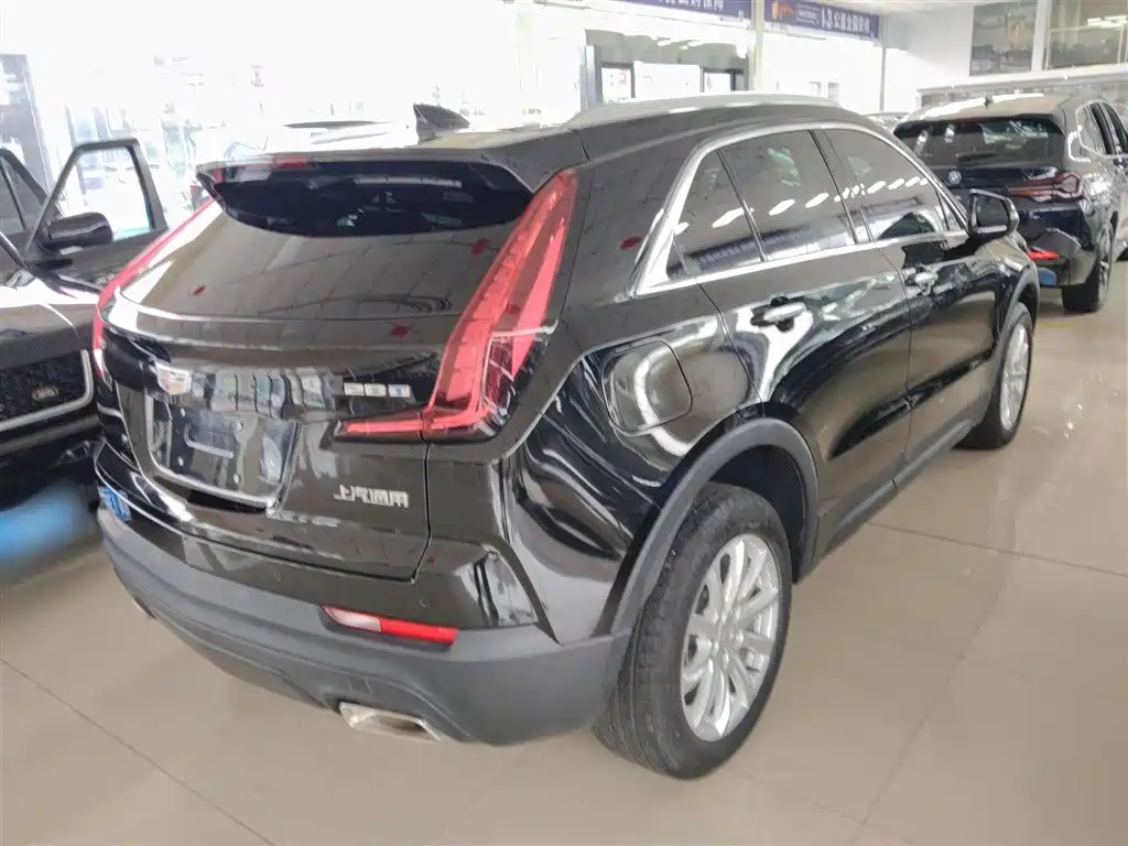 CADILLAC XT4