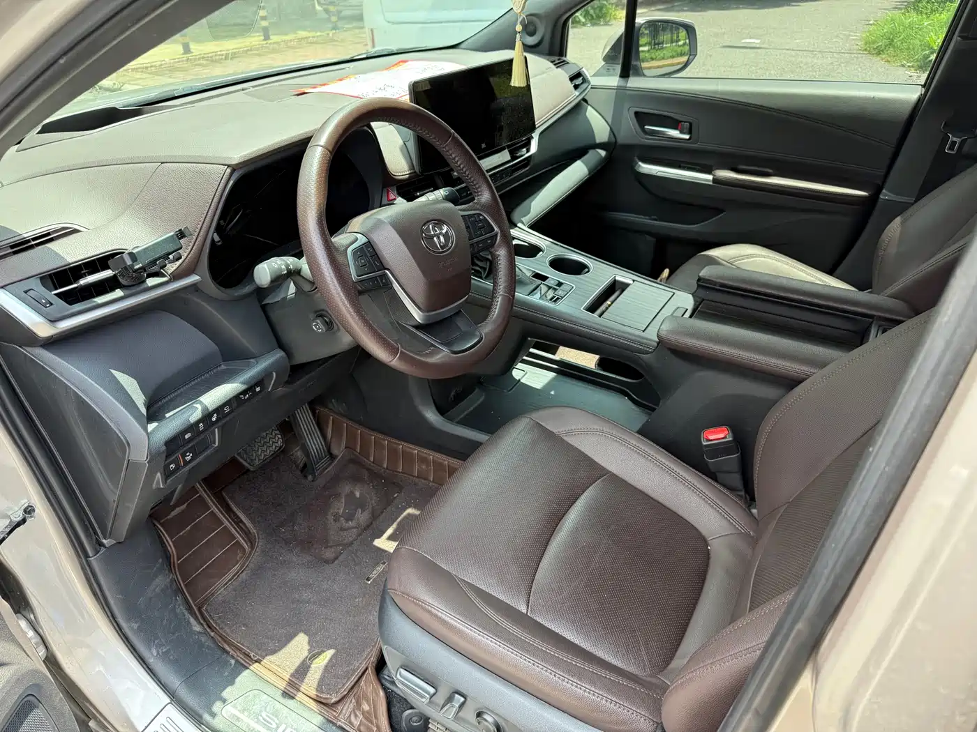 Toyota Sienna 2021 2.5L Hybrid Platinum Edition фото 7