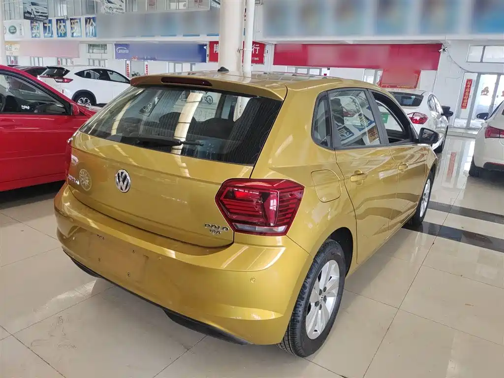 VOLKSWAGEN POLO
