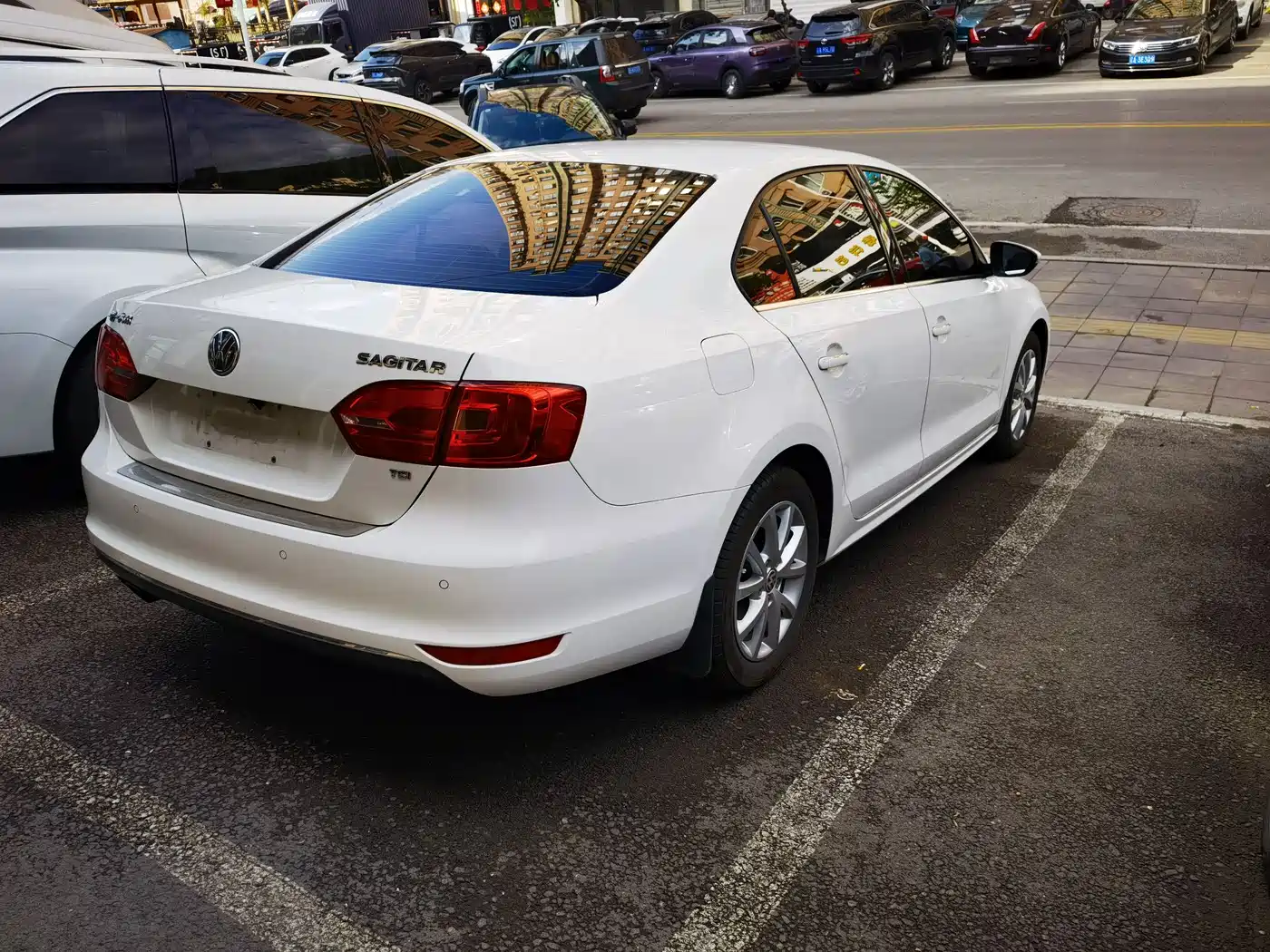 Volkswagen Sagitar 2012 1.4TSI Automatic Luxury фото 6