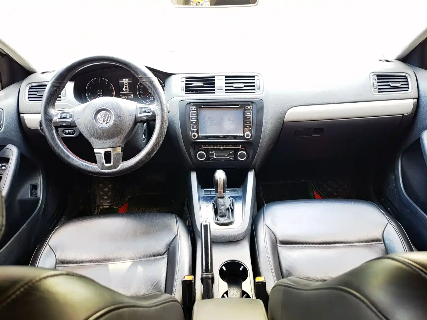 Volkswagen Sagitar 2012 1.4TSI Automatic Luxury фото 8