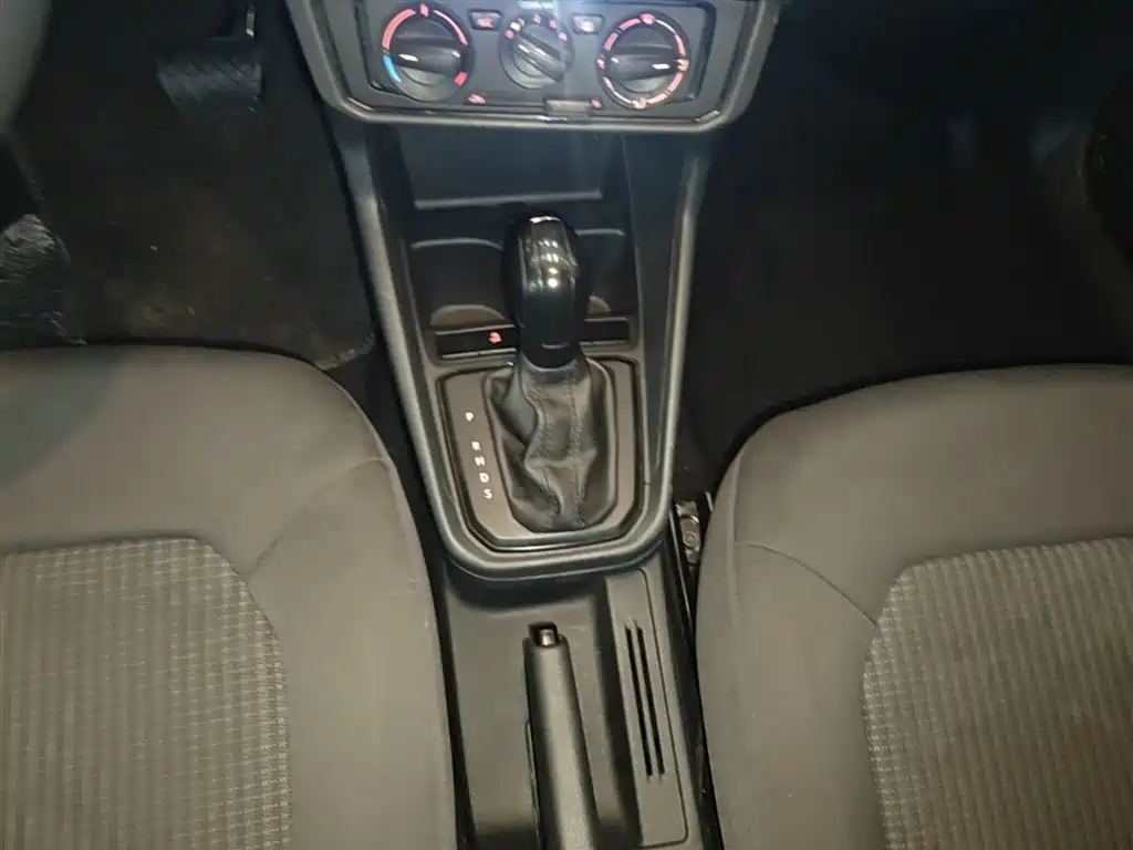 VOLKSWAGEN SANTANA
