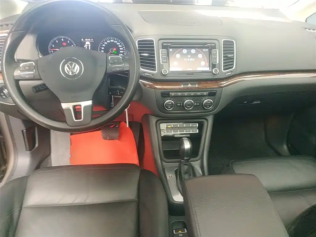 Volkswagen Sharan 2014 2.0TSI Comfort фото 10