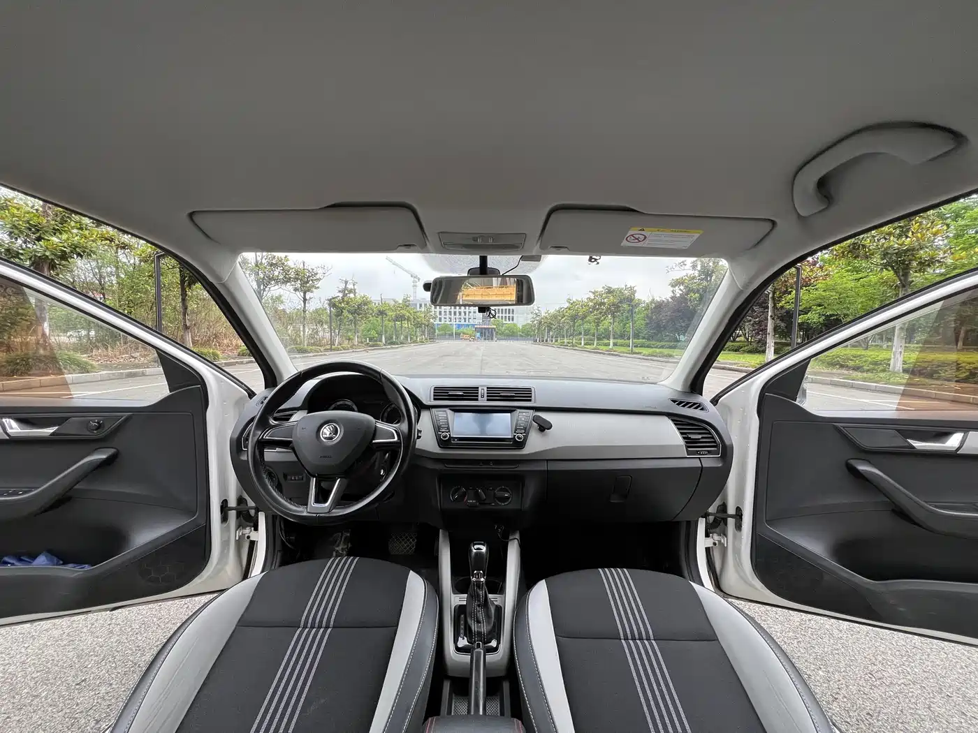 Škoda Fabia 2017 1.6L Automatic Sport Edition фото 9