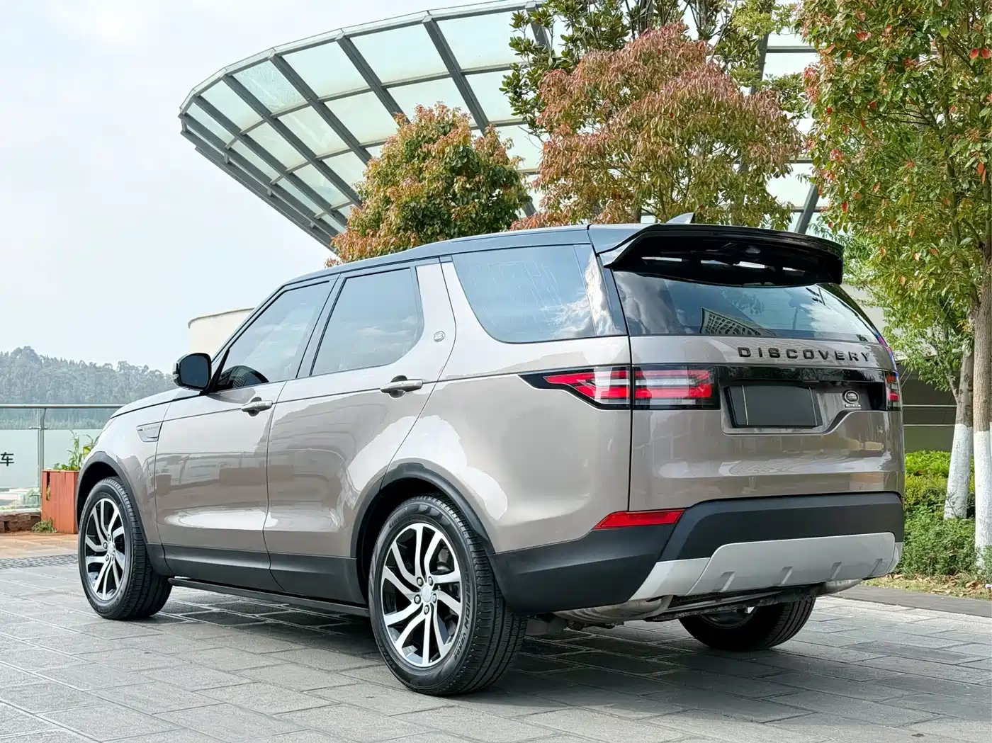 Land Rover Discovery 2017 3.0 SC V6 HSE фото 4