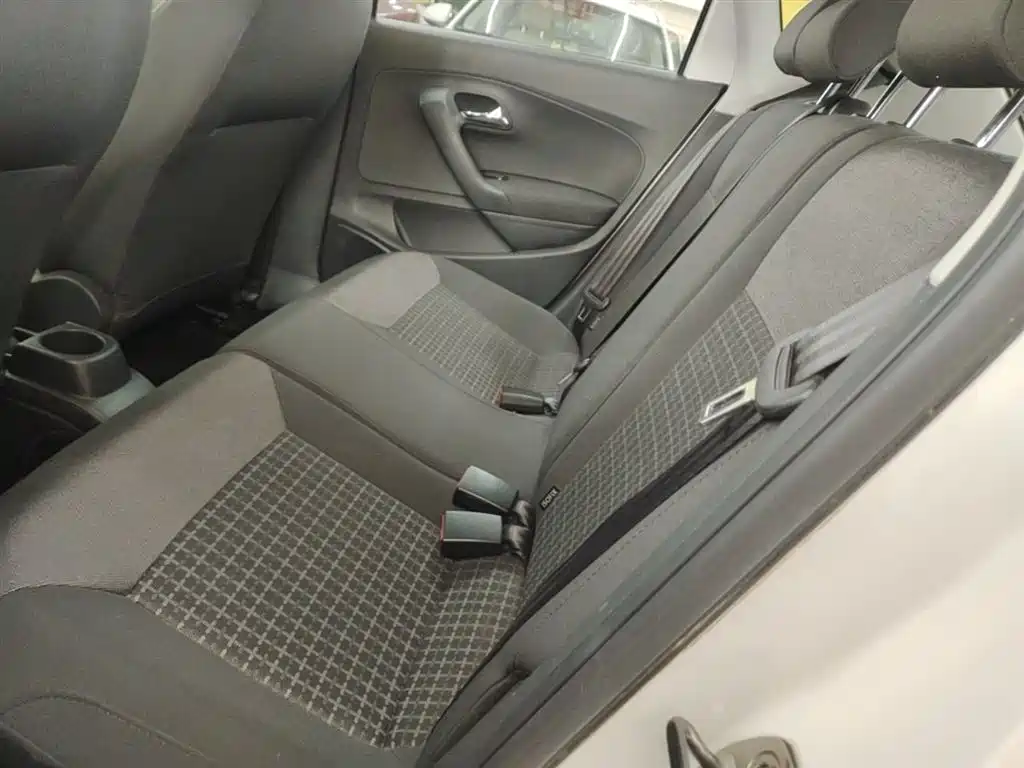 Volkswagen Polo 2016 1.6L Automatic Comfort фото 17