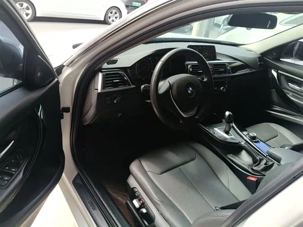 BMW 3 Series 2017 320Li Fashion фото 16