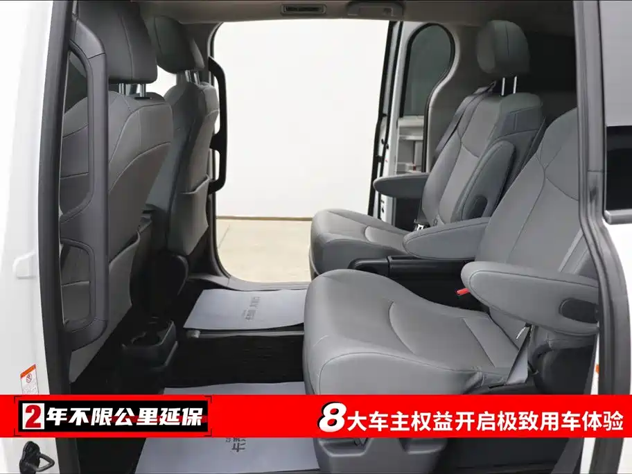 Toyota Granvia 2023 2.5L Hybrid Luxury Edition фото 6