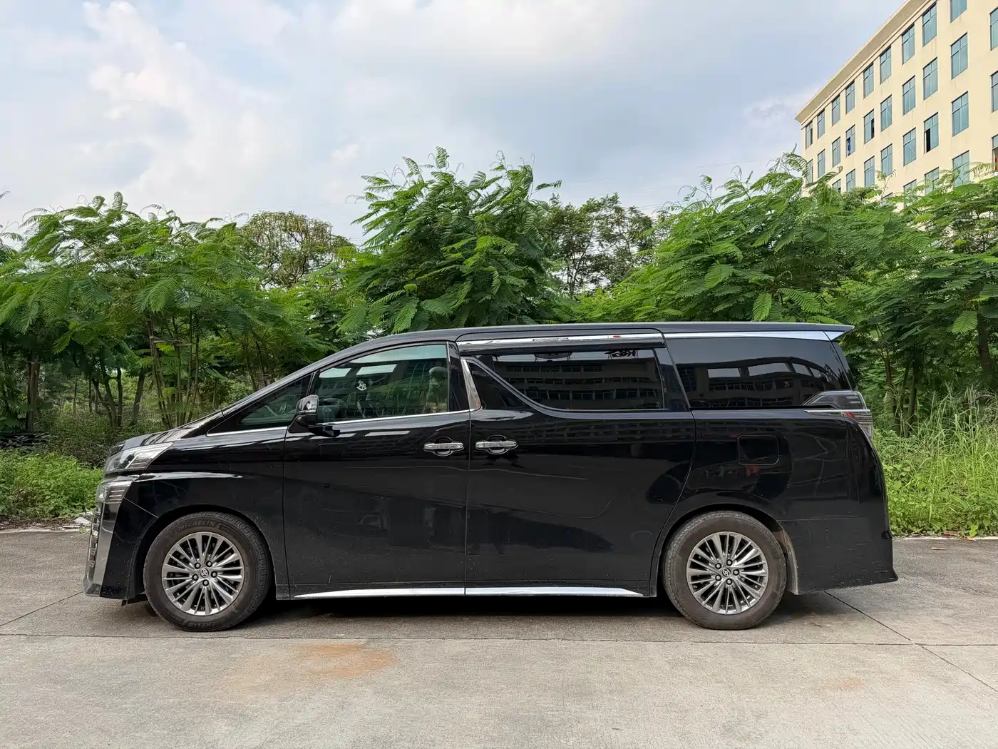 Toyota Vellfire 2020 2020 Twin Engine 2.5L HV Premium Edition