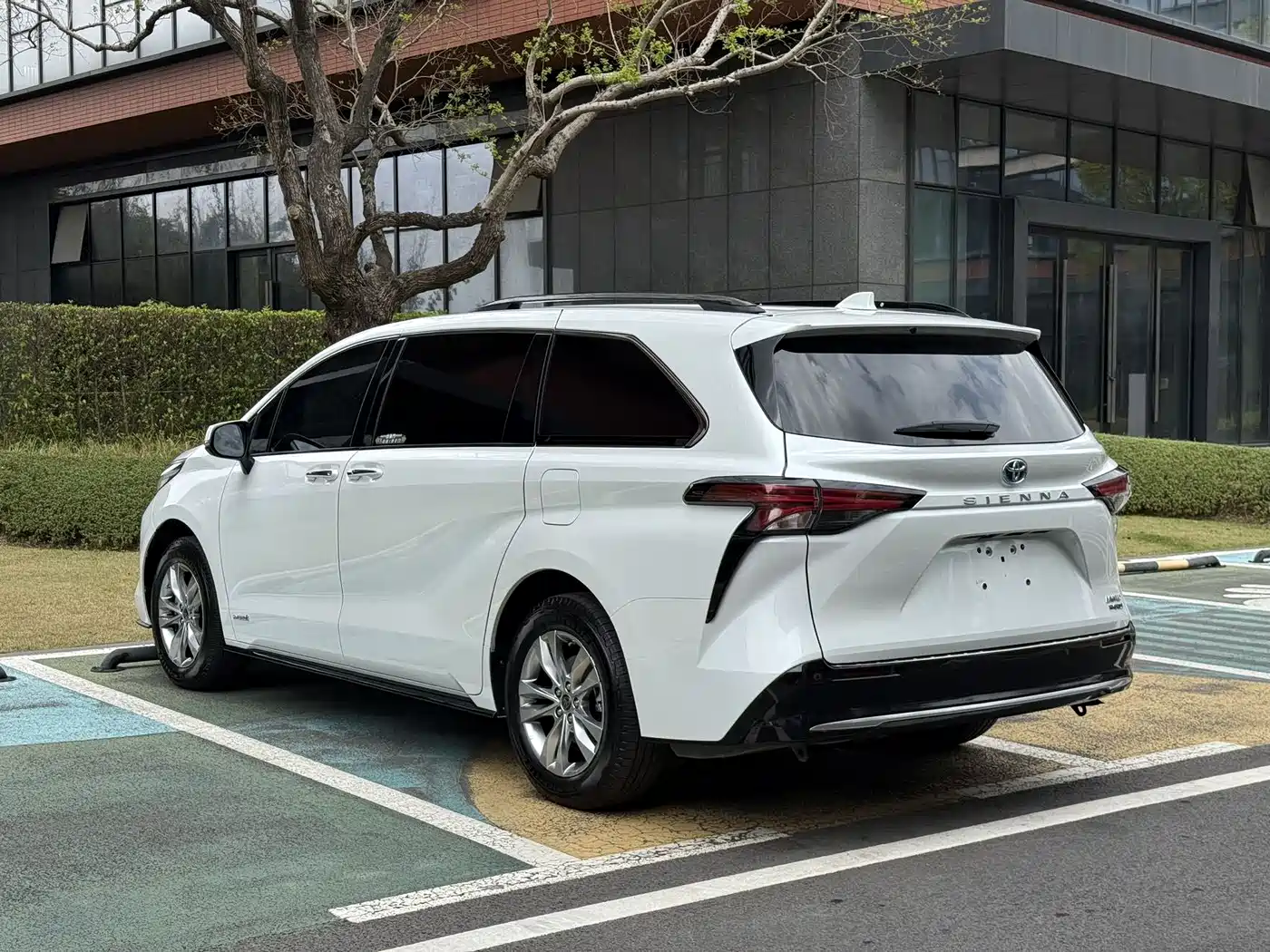 Toyota Sienna 2021 2.5L Hybrid Premium Edition фото 16