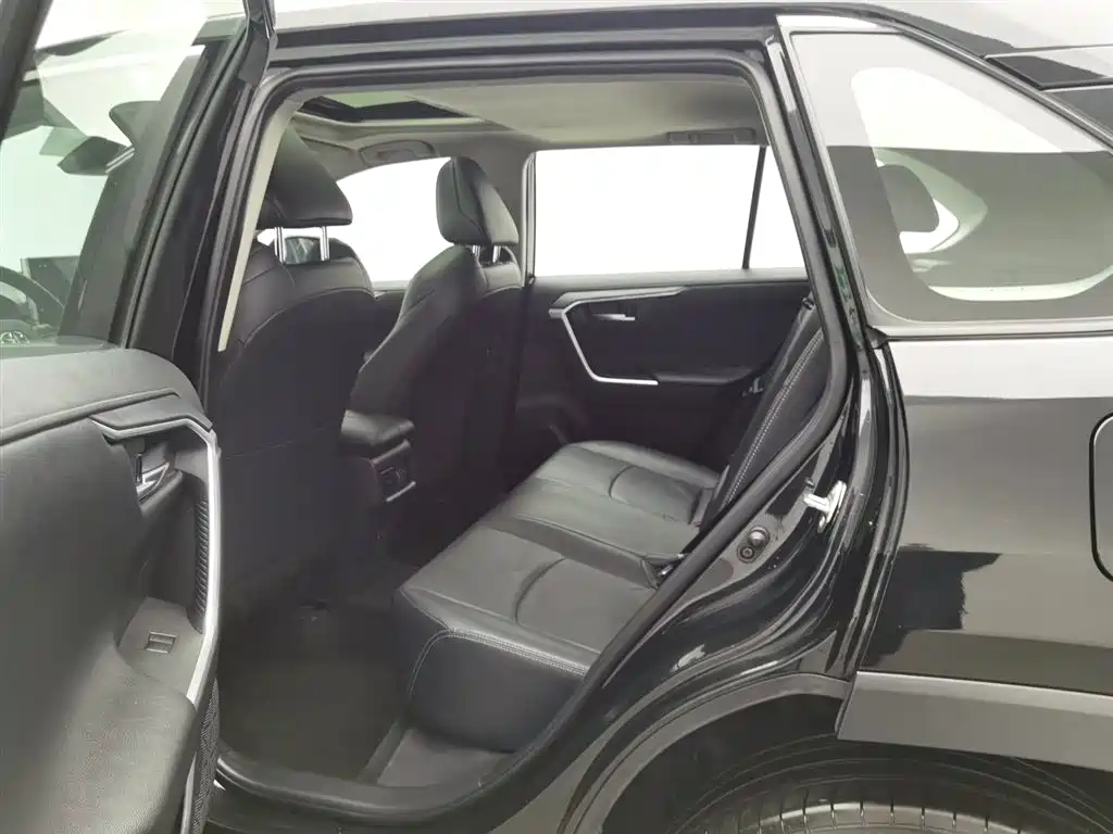 Toyota Wildlander 2022 2.0L CVT FWD Luxury Edition фото 15