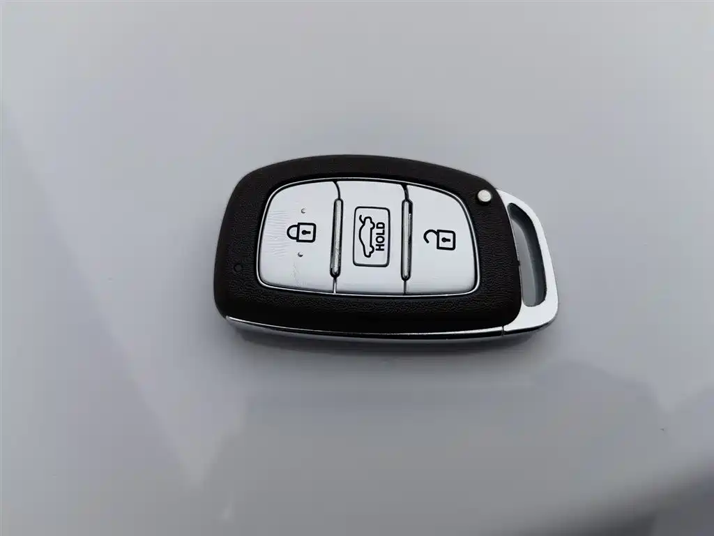 Hyundai Langdong 2016 1.6L Manual Premium Edition фото 19