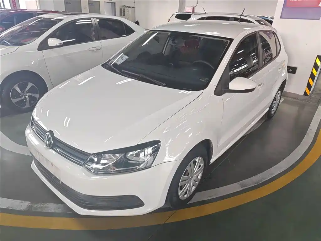 Volkswagen Polo 2016 1.4L Automatic Trend фото 2