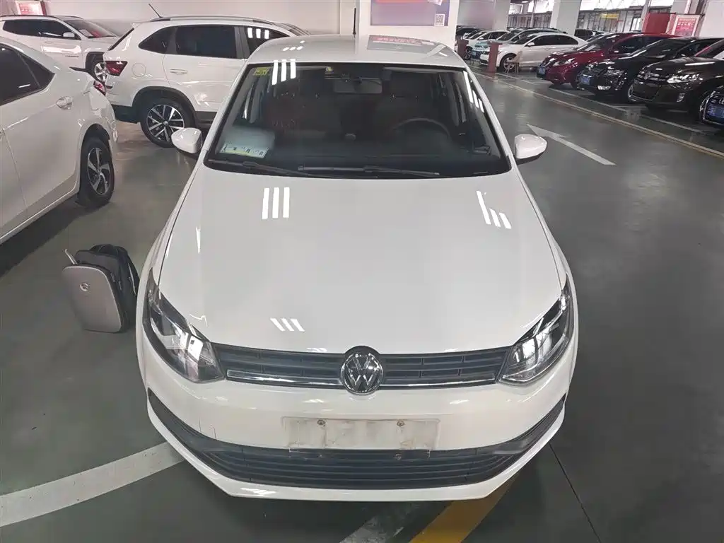 Volkswagen Polo 2016 1.4L Automatic Trend фото 3