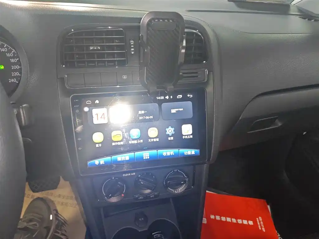 Volkswagen Polo 2016 1.4L Automatic Trend фото 9