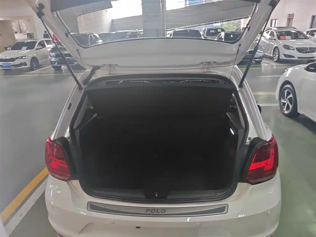 Volkswagen Polo 2016 1.4L Automatic Trend фото 15