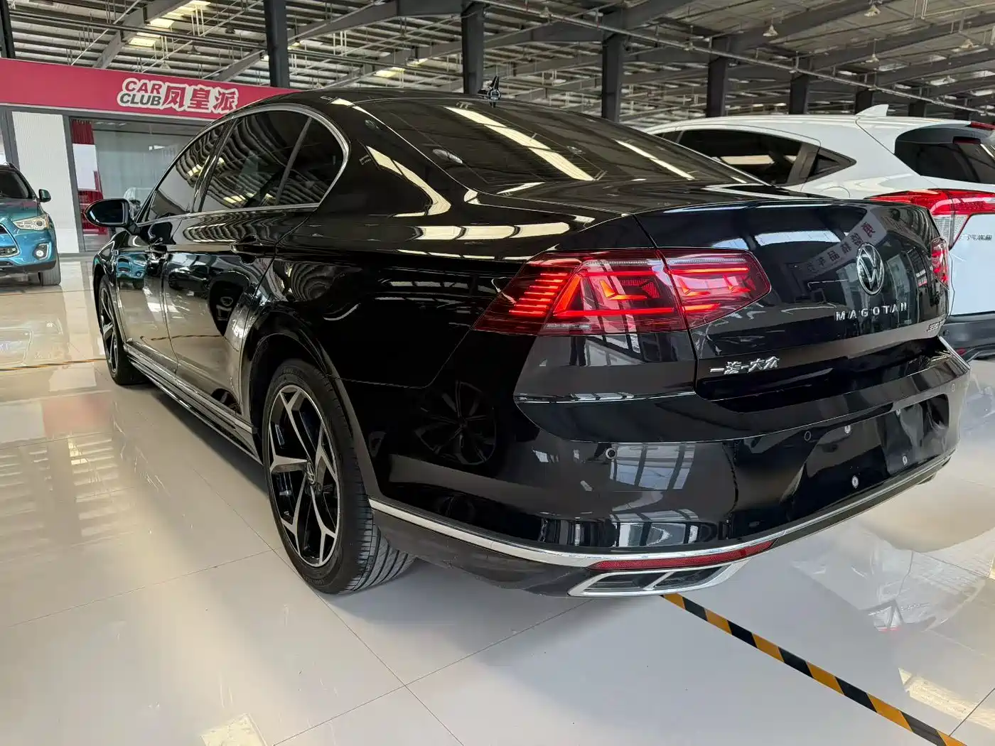 Volkswagen Magotan 2023 2 Million Units Anniversary Edition 330TSI DSG Leading Type фото 3