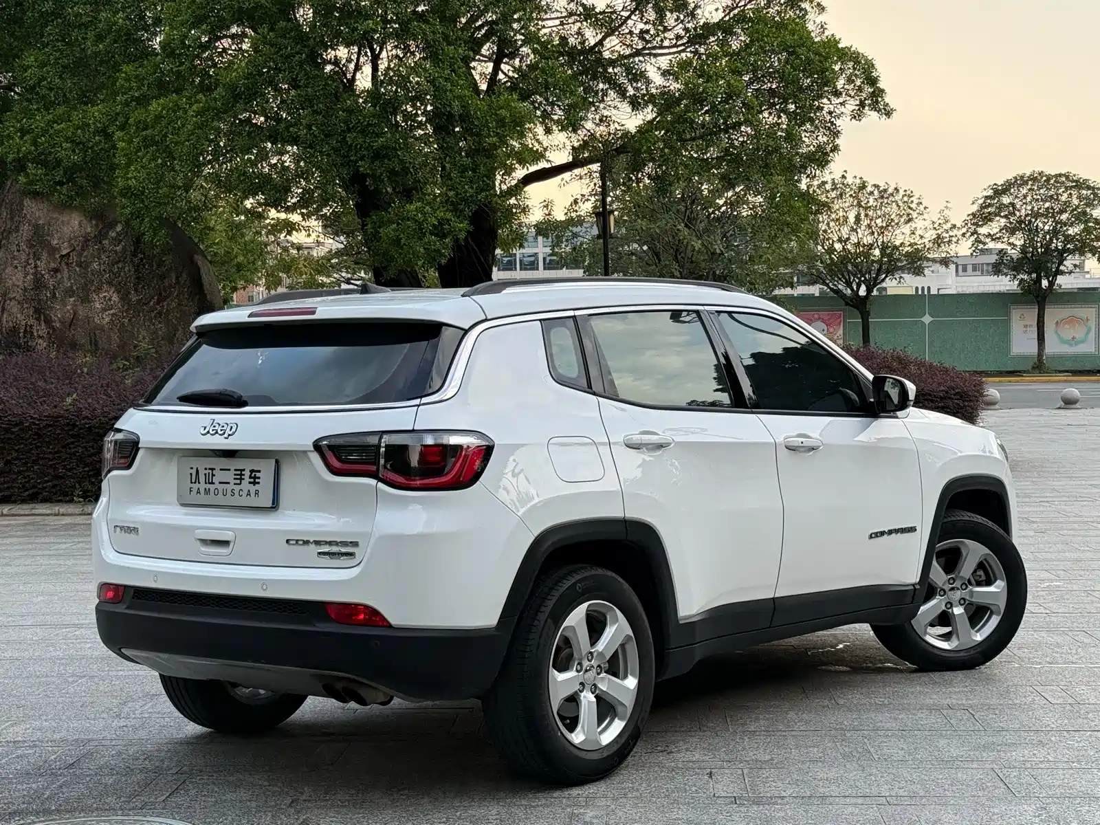 Фото 17 - Jeep Compass