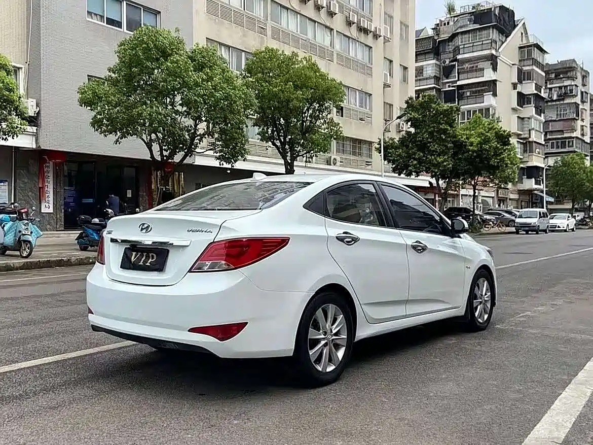 Hyundai Verna 2016 1.4L Manual Smart GLS фото 3