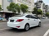 Photo 3 - Hyundai Verna