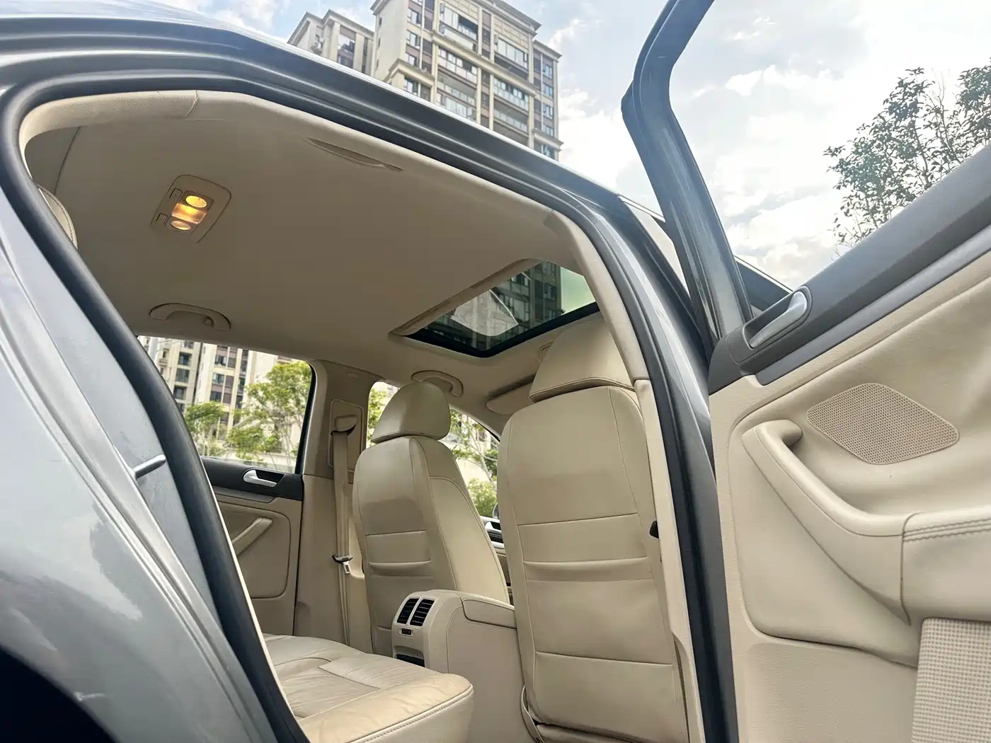 Volkswagen Sagitar 2010 1.4TSI Automatic Luxury фото 24