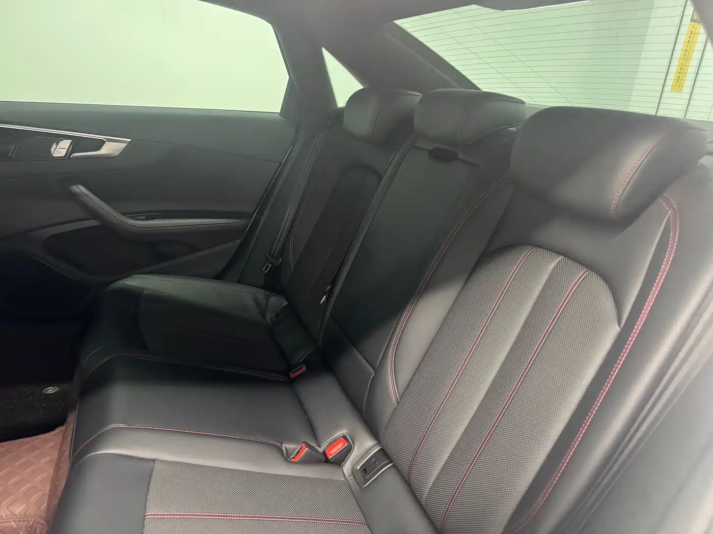 Audi A4L 2025 2 Million Celebration Edition 40 TFSI Luxury Dynamic фото 15