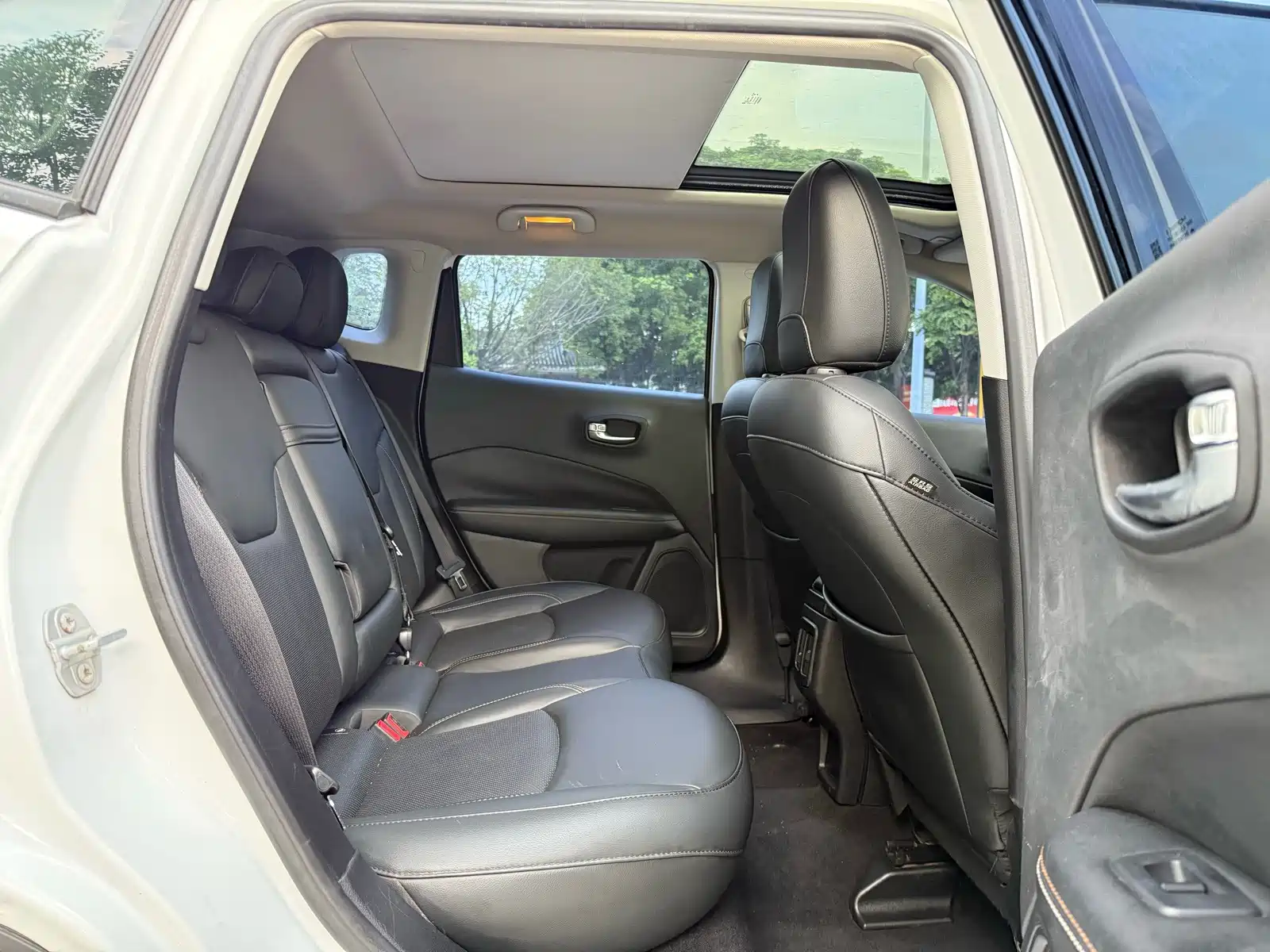Фото 10 - Jeep Compass