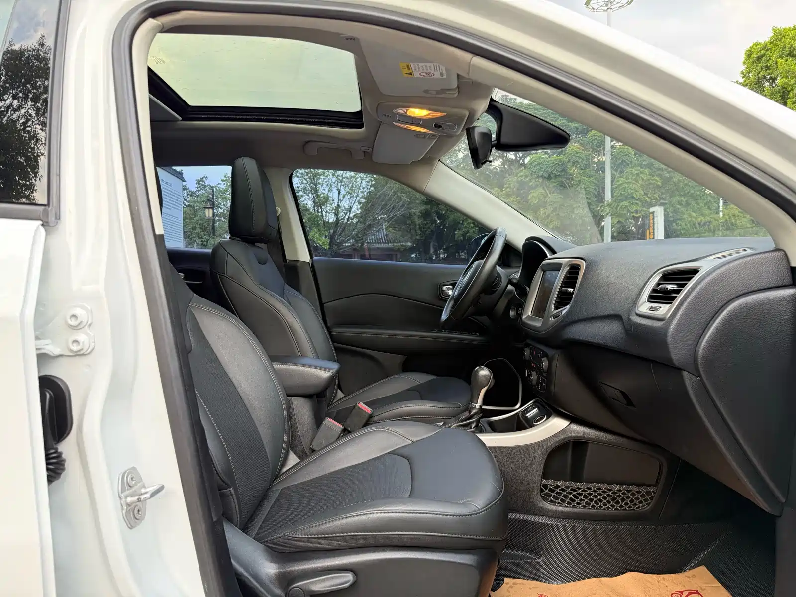 Фото 14 - Jeep Compass