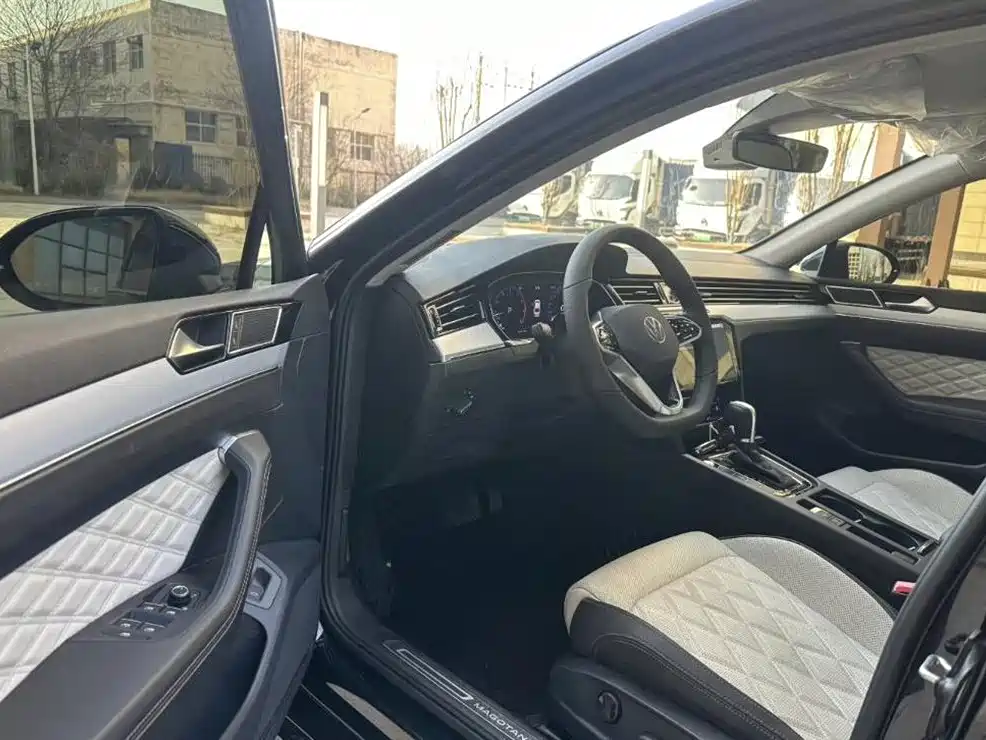 Volkswagen Magotan 2024 2 Million Units Public Sharing Edition 330TSI DSG Luxury фото 4