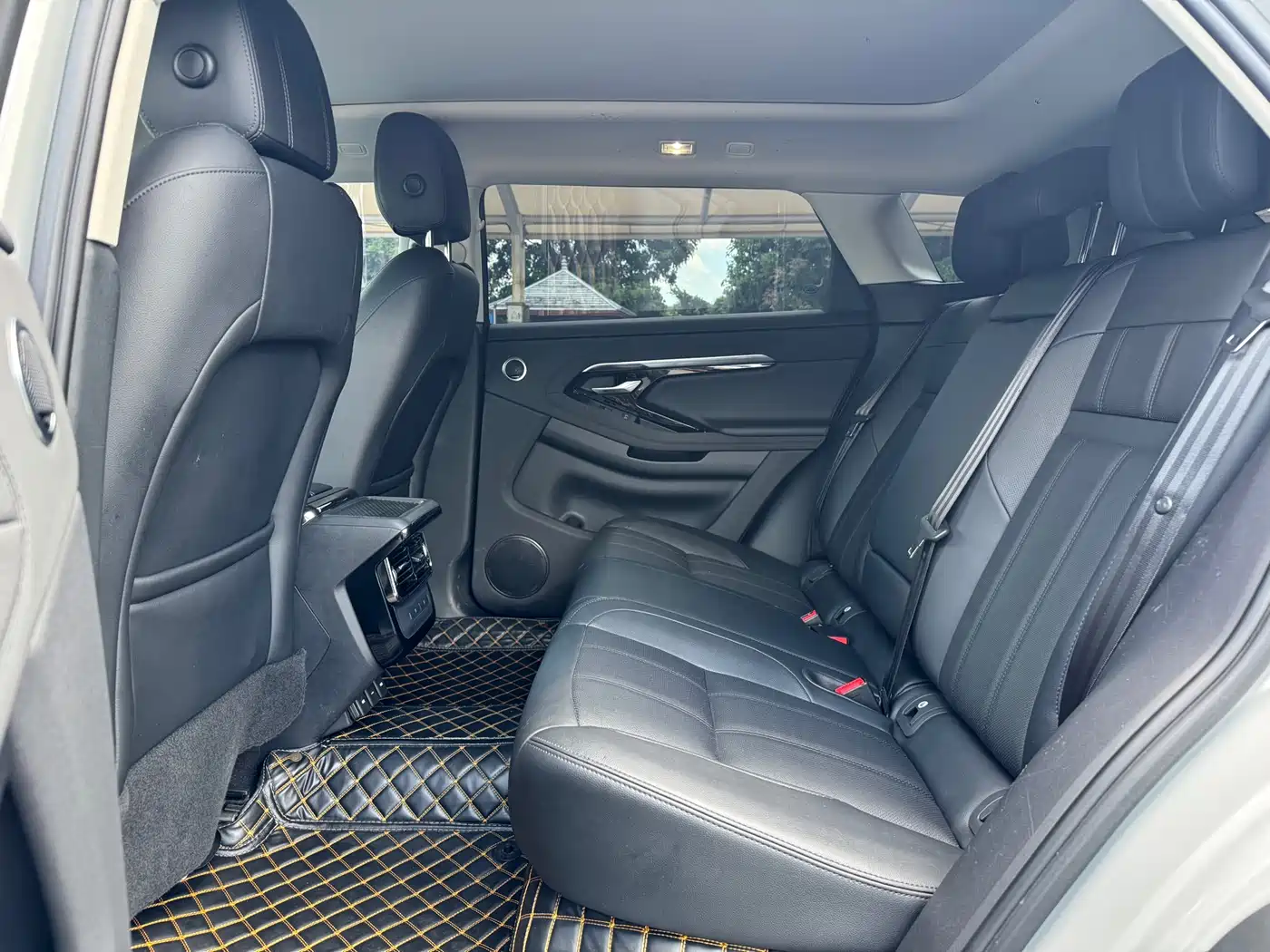 Land Rover Range Rover Evoque New Energy 2022 Range Rover Evoque L P300e Plug-in Hybrid фото 6