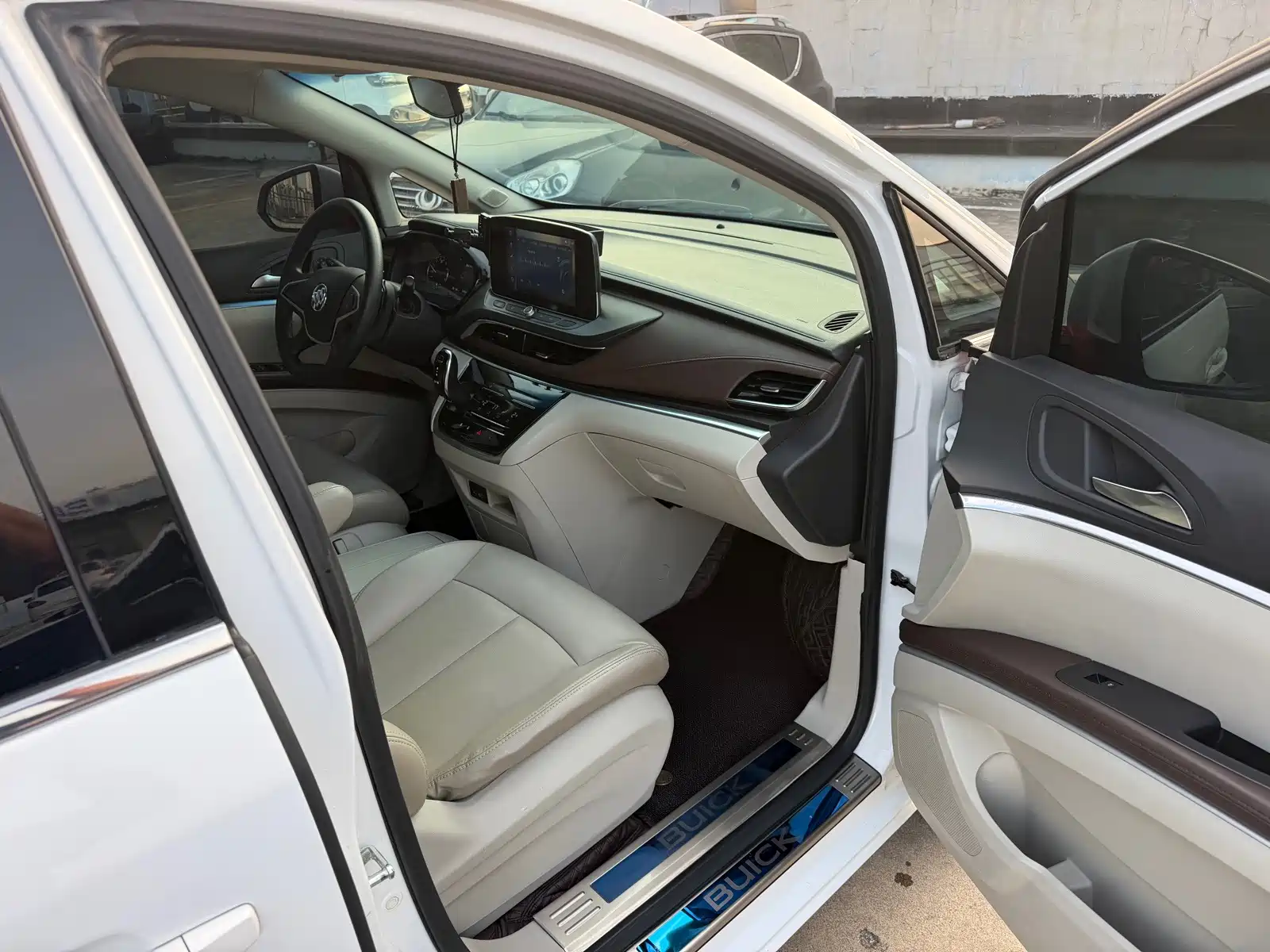 Фото 14 - Buick GL8