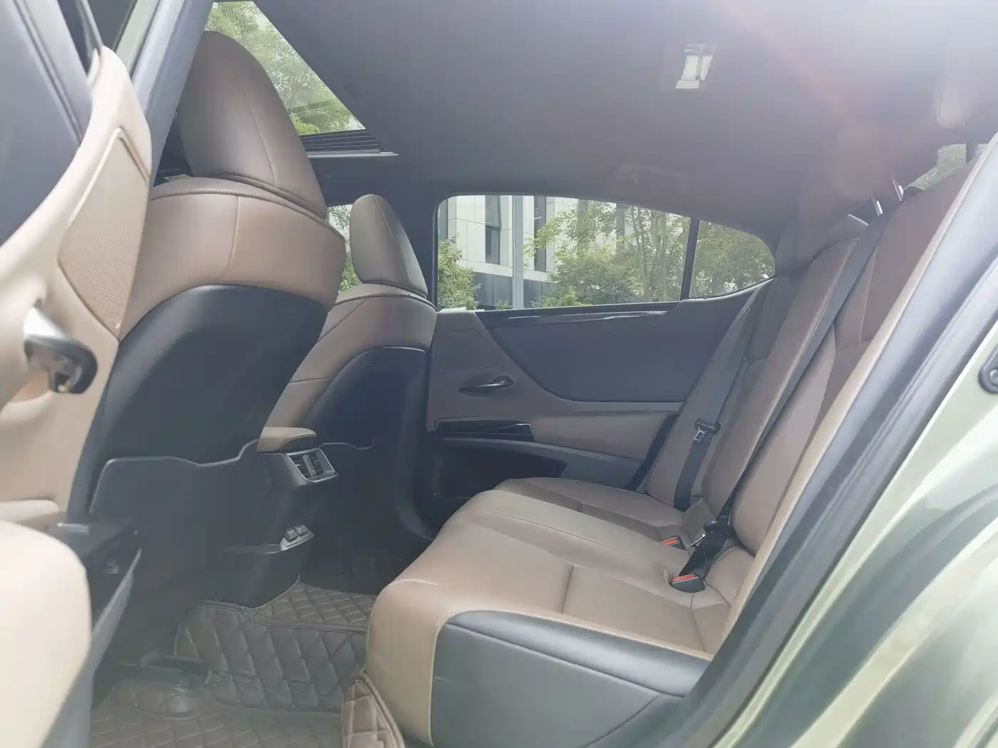 Lexus ES 2021 200 Excellence Edition фото 15