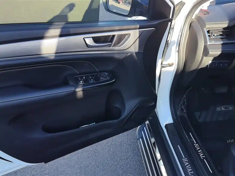 Haval M6 2021 PLUS 1.5T DCT Premium Smart Connect фото 7