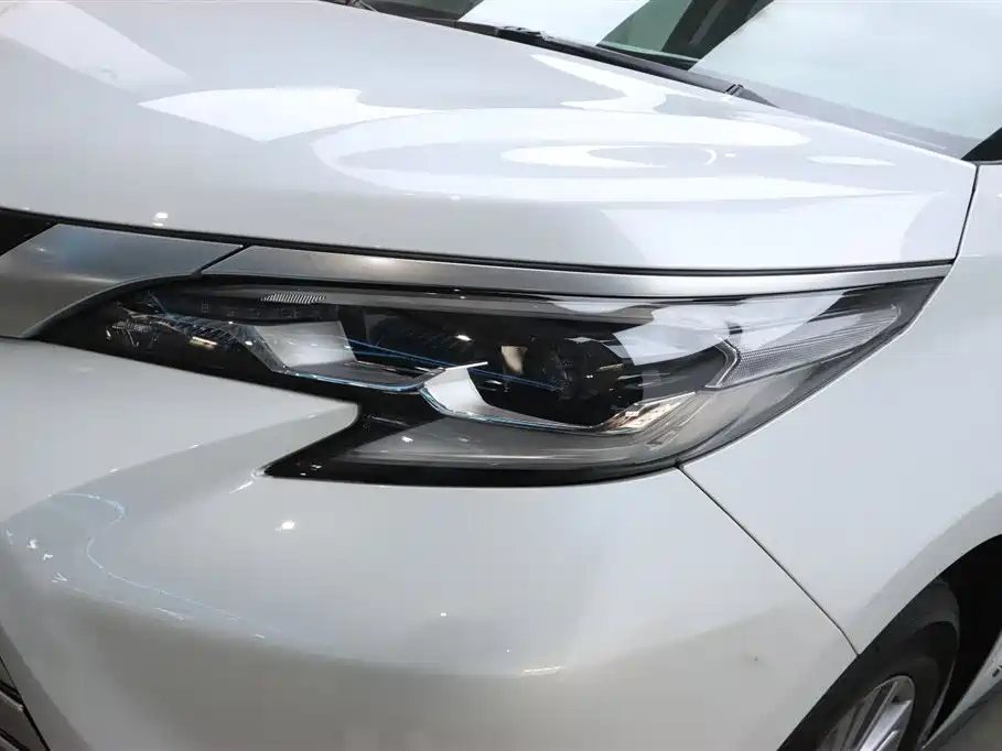 Toyota Sienna 2021 2.5L Hybrid Luxury Edition фото 32