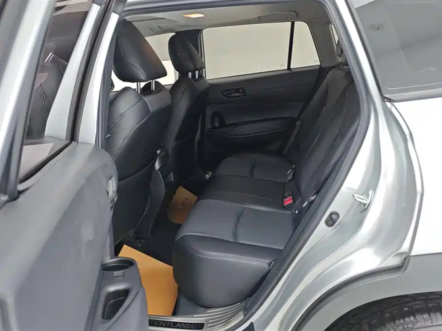 Toyota Frontlander 2023 2.0L CVT Leading Edition фото 11